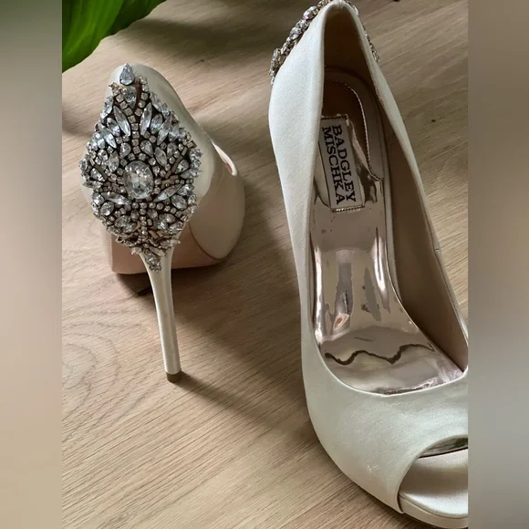 Badley Mischka Kiara Crystal Back Open Toe Pump - Picture 5 of 5